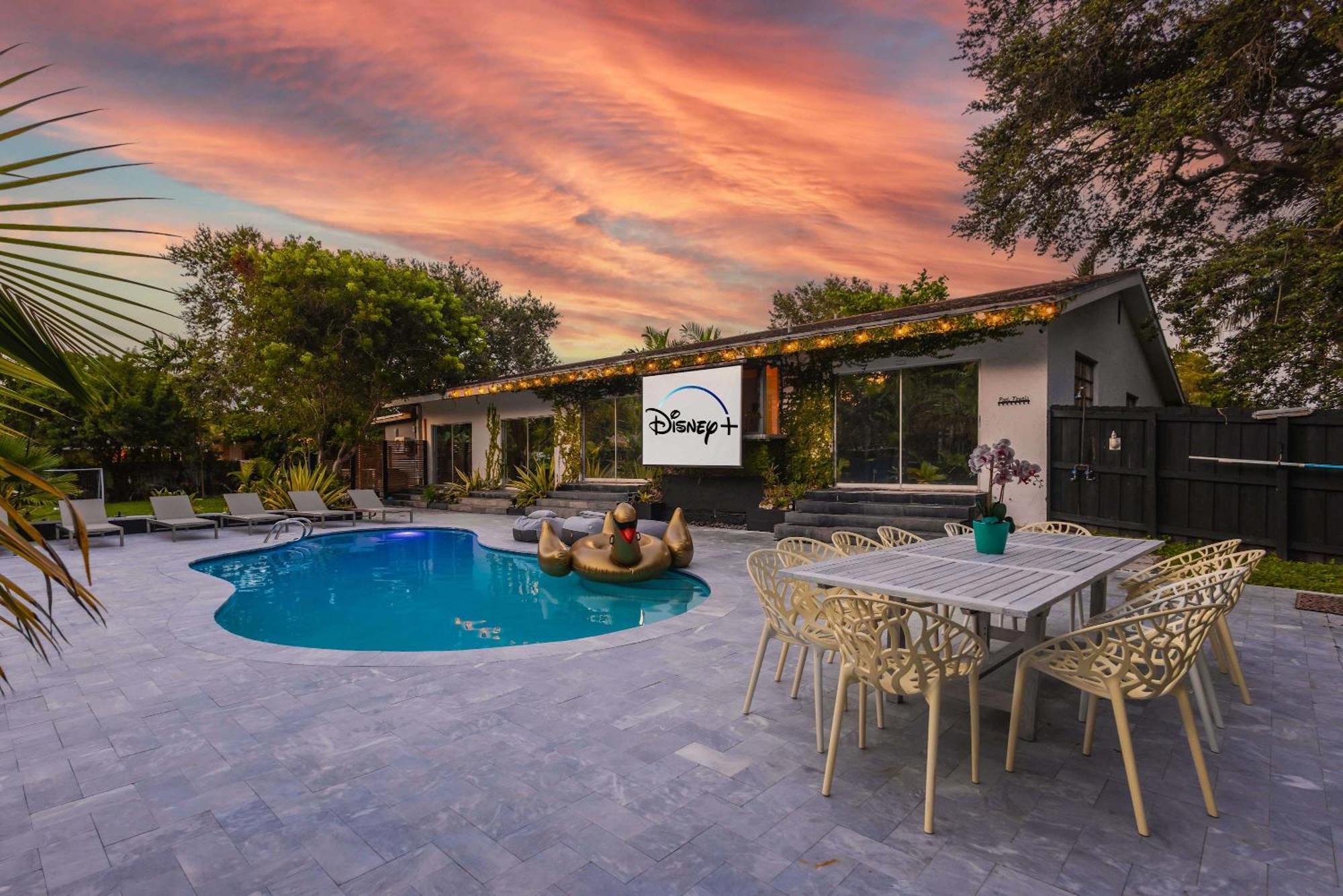 New Jungle Paradise Heated Pool Bbq Soccer