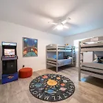 New Villa Jungle Paradise Heated Pool Bbq Soccer